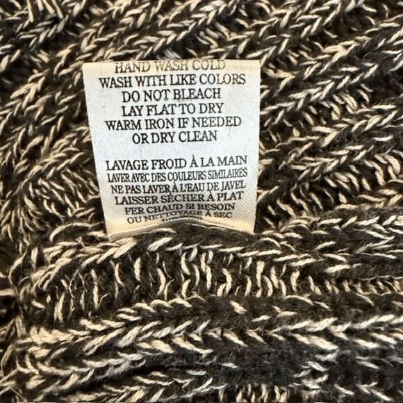 White Crow "A Frayed You'll Love It" Distressed Sweater Black White Size Small - Picture 5 of 9